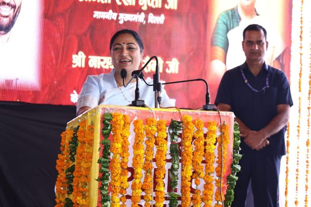 Nayab Singh Saini gave 150 crores gift to CM Rekha Gupta birthday festive atmosphere in Nandgarh Haryana