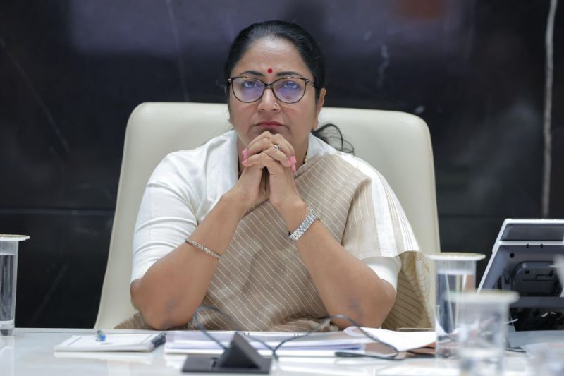 CM Rekha Gupta: दिल्ली सरकार ने मंत्री-विधायकों के काटे पर…AAP के बयान पर भड़कीं सीएम रेखा गुप्ता