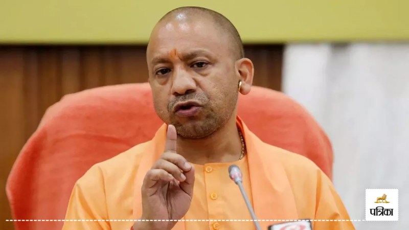 CM Yogi said in Varanasi those who are kicked do not listen to words