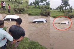 Jhalawar: स्कूल से लौटते वक्त रपट पर फंसी प्रिंसिपल की कार, 300 मीटर तक बही,
ग्रामीणों ने बचाई 3 जिंदगियां - image