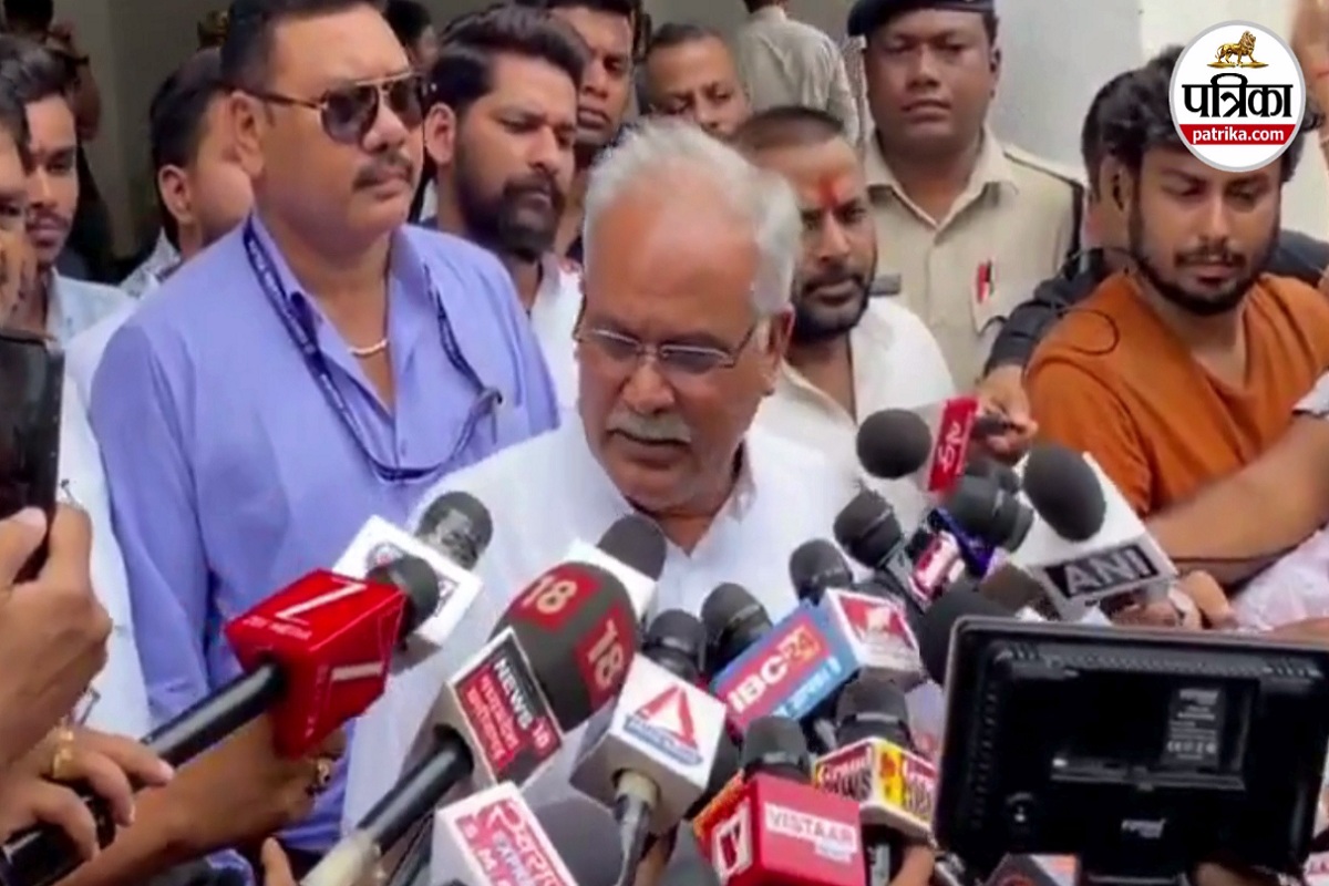 CG News: पूर्व सीएम भूपेश बघेल बोले- बीजेपी के इशारे पर ED मेरे बेटे चैतन्य बघेल
को फंसा रही