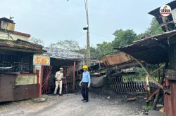 Crime news: कोल माइंस में 30-35 हथियारबंद नकाबपोशों ने बोला धावा, कर्मचारियों को
दी धमकी, फिर काटकर ले गए लाखों के केबल - image