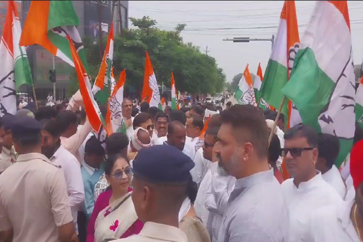 कांग्रेस की आर्थिक नाकेबंदी.. मुंबई, कोलकाता नेशनल हाईवे पर किया चक्काजाम, देखें
Video