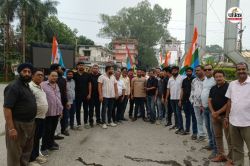 Congressmen protest: पूर्व सीएम के पुत्र चैतन्य बघेल को ईडी ने किया गिरफ्तार,
कांग्रेसियों ने रैली निकालकर किया विरोध-प्रदर्शन - image