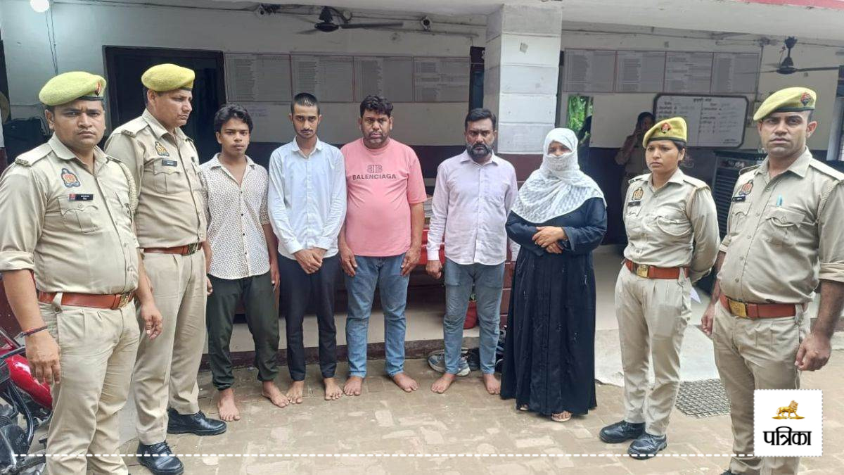 बड़ी खबर: धर्म परिवर्तन के बाद दुष्कर्म और किडनी बेचने की साजिश, बिजनौर में 5
आरोपी गिरफ्तार, मौलाना की तलाश जारी