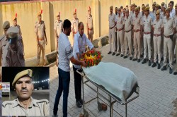 Alwar: पुलिस थाने की तीसरी मंजिल पर कपड़े सुखा रहा था कांस्टेबल, नीचे गिरने से
दर्दनाक मौत, मच गया हड़कंप - image