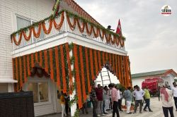 अखिलेश यादव के नए घर का गृह प्रवेश कराने नहीं पहुंचे काशी के पंडित, PDA भवन रखा
है नाम - image