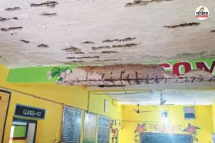 Children’s Future at Risk Amid Leaking Roof and Crumbling Walls (Photo source: Patrika)