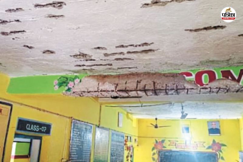 Children’s Future at Risk Amid Leaking Roof and Crumbling Walls (Photo source: Patrika)