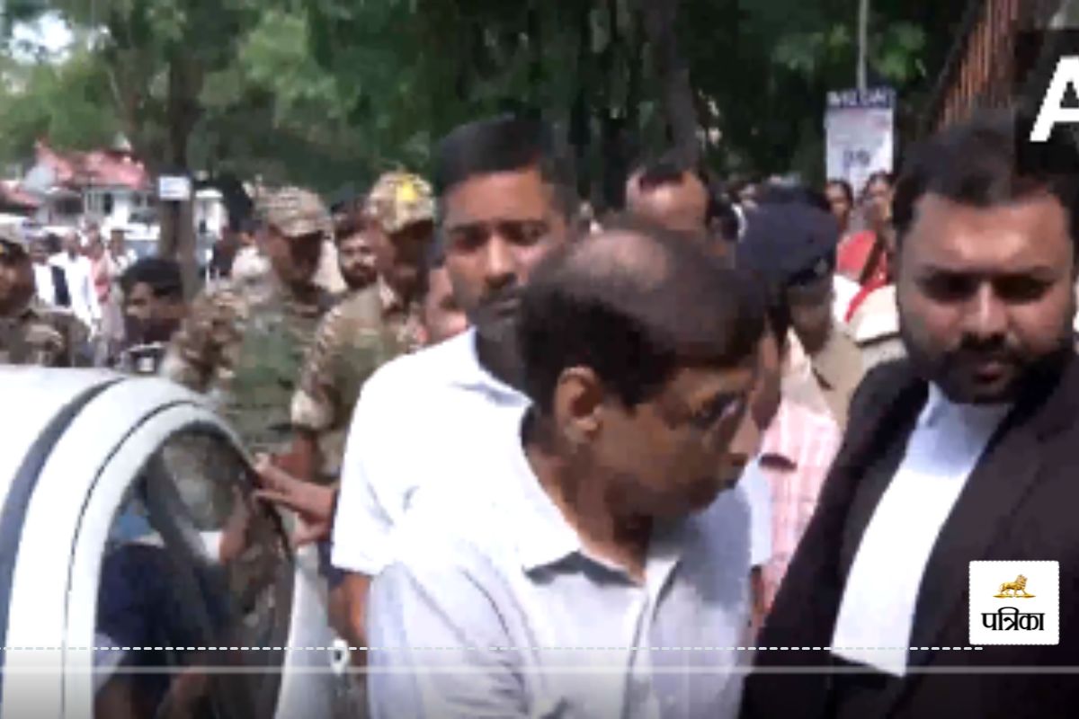 छत्तीसगढ़ शराब घोटाला! चैतन्य बघेल को मिले 16.70 करोड़ की अवैध राशि, ED ने कोर्ट
में किया पेश…