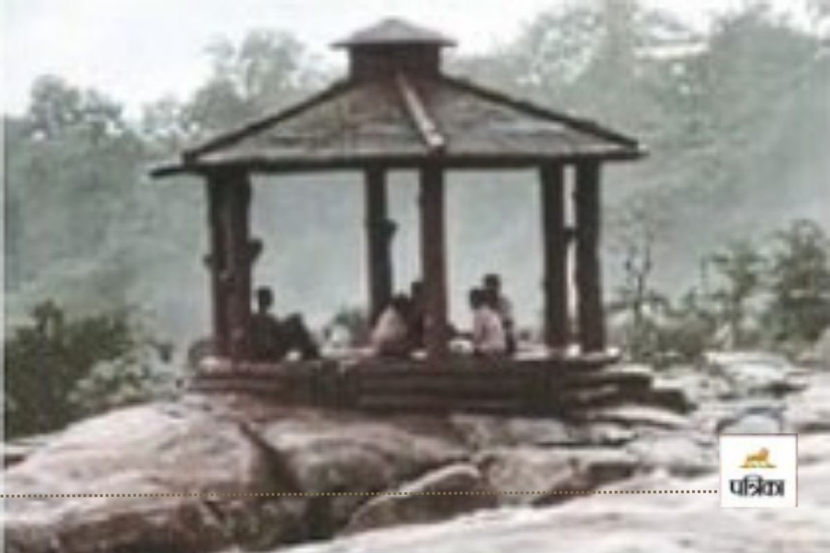 CG News: देवपहरी जलप्रताप में दो लड़के और तीन लड़कियां फंसीं, मचा हड़कंप…
