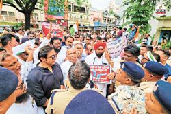 मास्टर माइंड संजय की डेढ़ माह बाद भी गिरफ्तारी नहीं, कांग्रेसियों ने घेरा थाना…
बवाल करते हुए की ये मांग - image
