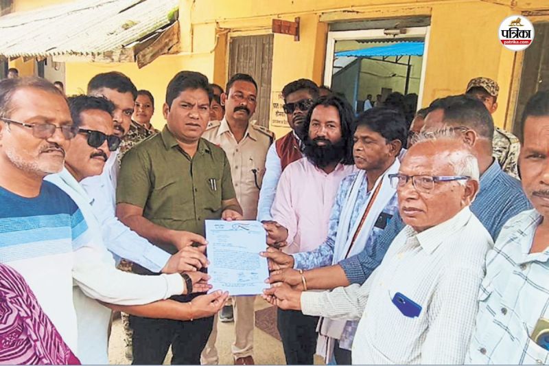 राज्यपाल एवं मुख्यमंत्री के नाम ज्ञापन एसडीएम को सौपा (फोटो सोर्स- पत्रिका)