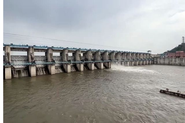 डेम के तीन गेट किए बंद,पत्रिका फोटो