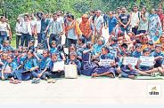 पालकों और छात्रों का विरोध प्रदर्शन(photo-patrika)