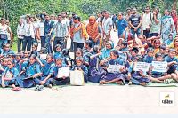 पालकों और छात्रों का विरोध प्रदर्शन(photo-patrika)