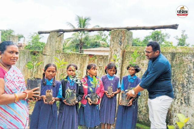 जरा हटके है ये किसान (फोटो सोर्स- पत्रिका)