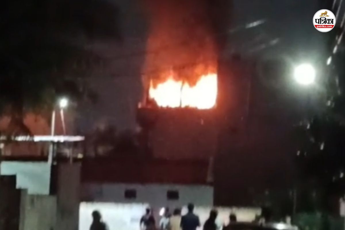 गैस गोदाम से सटे घर में लगी भीषण आग, रिहायशी एरिया में बड़ा हादसा टला, देखें
Video