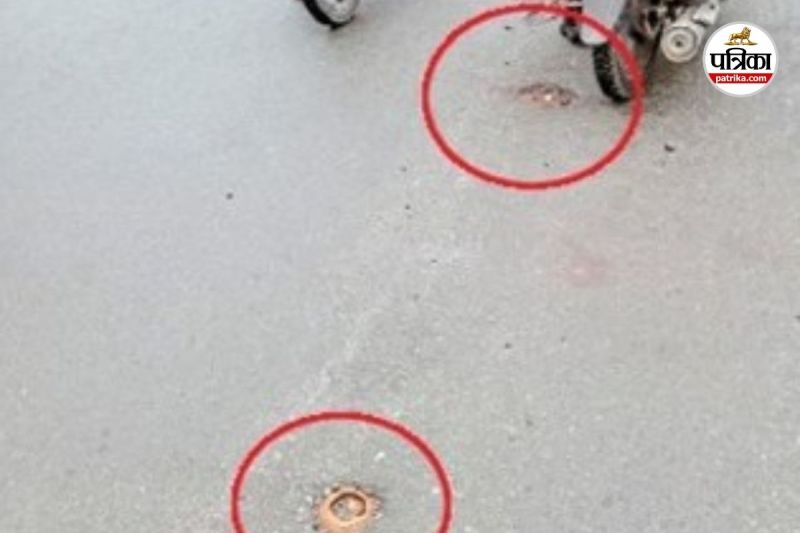 टूटे लेट टर्न पोल नहीं हुए रिप्लेस (Photo source- Patrika)