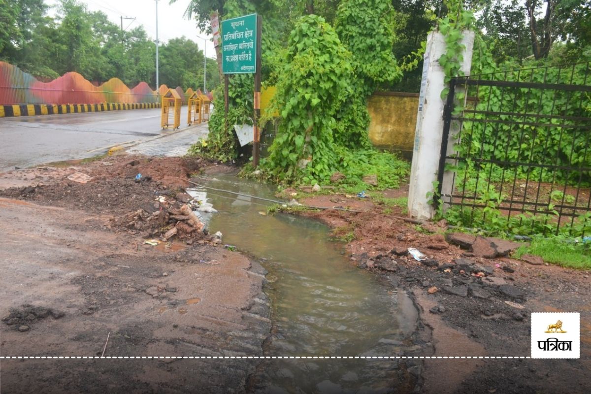 CG News: चार माह पहले बना पाथवे पहली बारिश में ही बदहाल, निर्माण गुणवत्ता पर उठे सवाल…