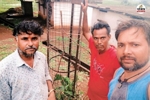 पौधरोपण के साथ पौधों का वितरण भी (फोटो सोर्स - पत्रिका)