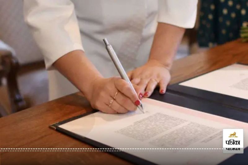 जमीन की रजिस्ट्री (photo-patrika)