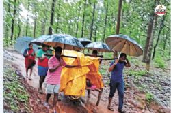 ना ही सड़क, ना ही स्वास्थ्य सेवा… बरसते बादल में मरीज को खाट पर लादकर ले गये
अस्पताल, शिकायत के बाद भी पहल नहीं - image
