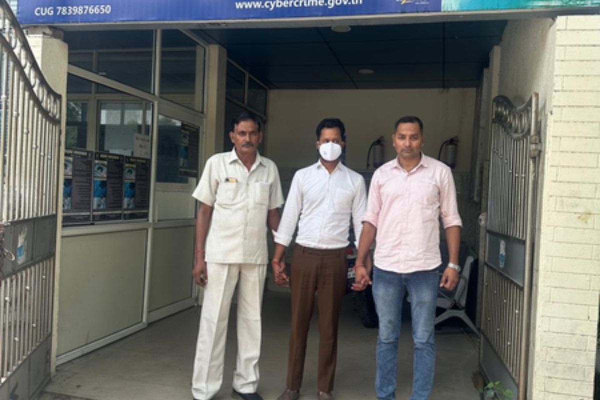 दिल्ली में 9 करोड़ की साइबर ठगी का आरोपी गिरफ्तार, 2 साल में 81 करोड़ का लेनदेन
सामने आया