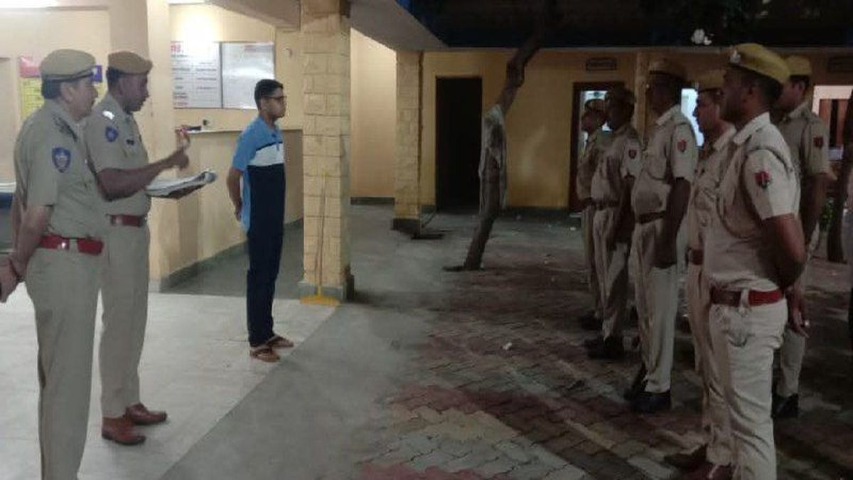 डीसीपी अमित जैन आधी रात थाने पहुंचकर बोले, मेरा मोबाइल खो गया