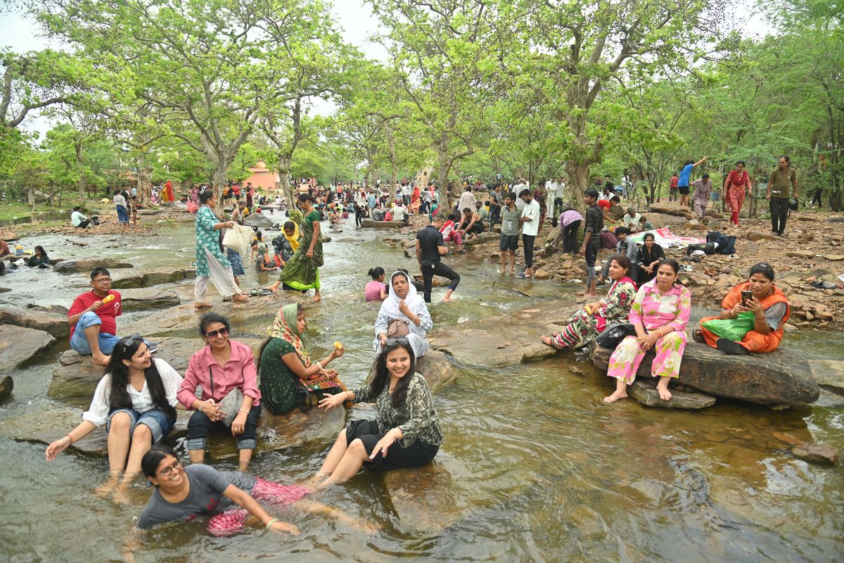 SundayPicnic:खुशनुमा माहौल के बीच पिकनिक की मौज -मस्ती