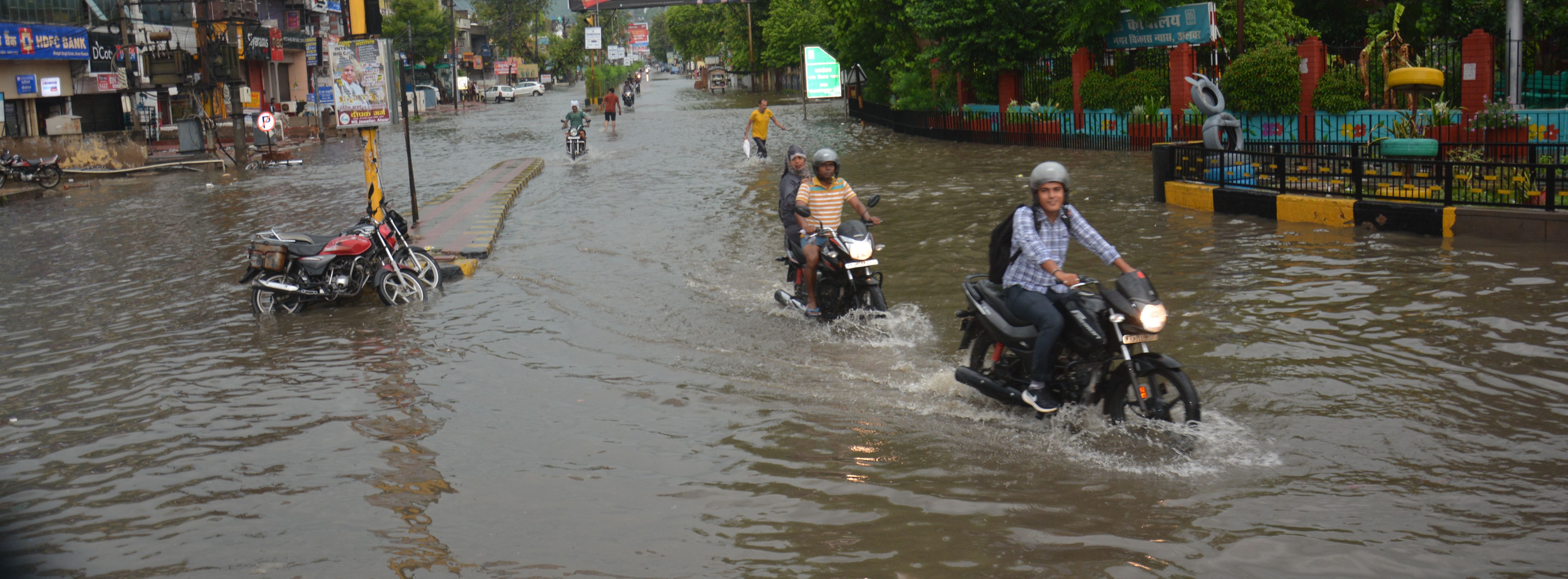अलवर में झमाझम बारिश, देखें तस्वीरें