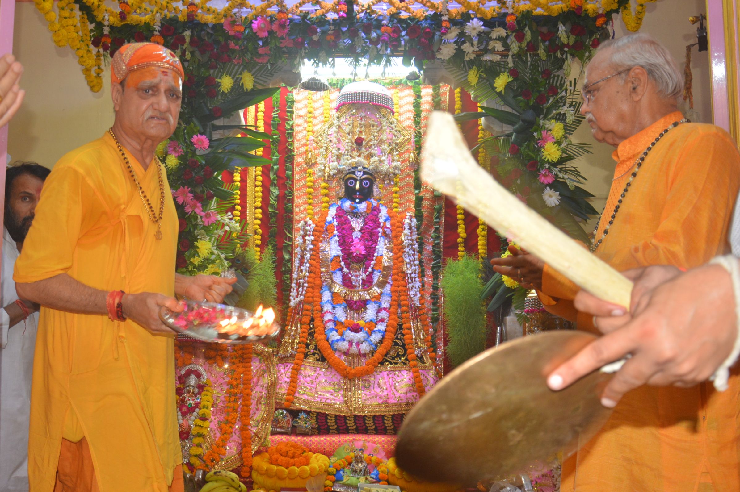 जगन्नाथ मंदिर से निकली सीतारामजी की सवारी, देखे तस्वीरें