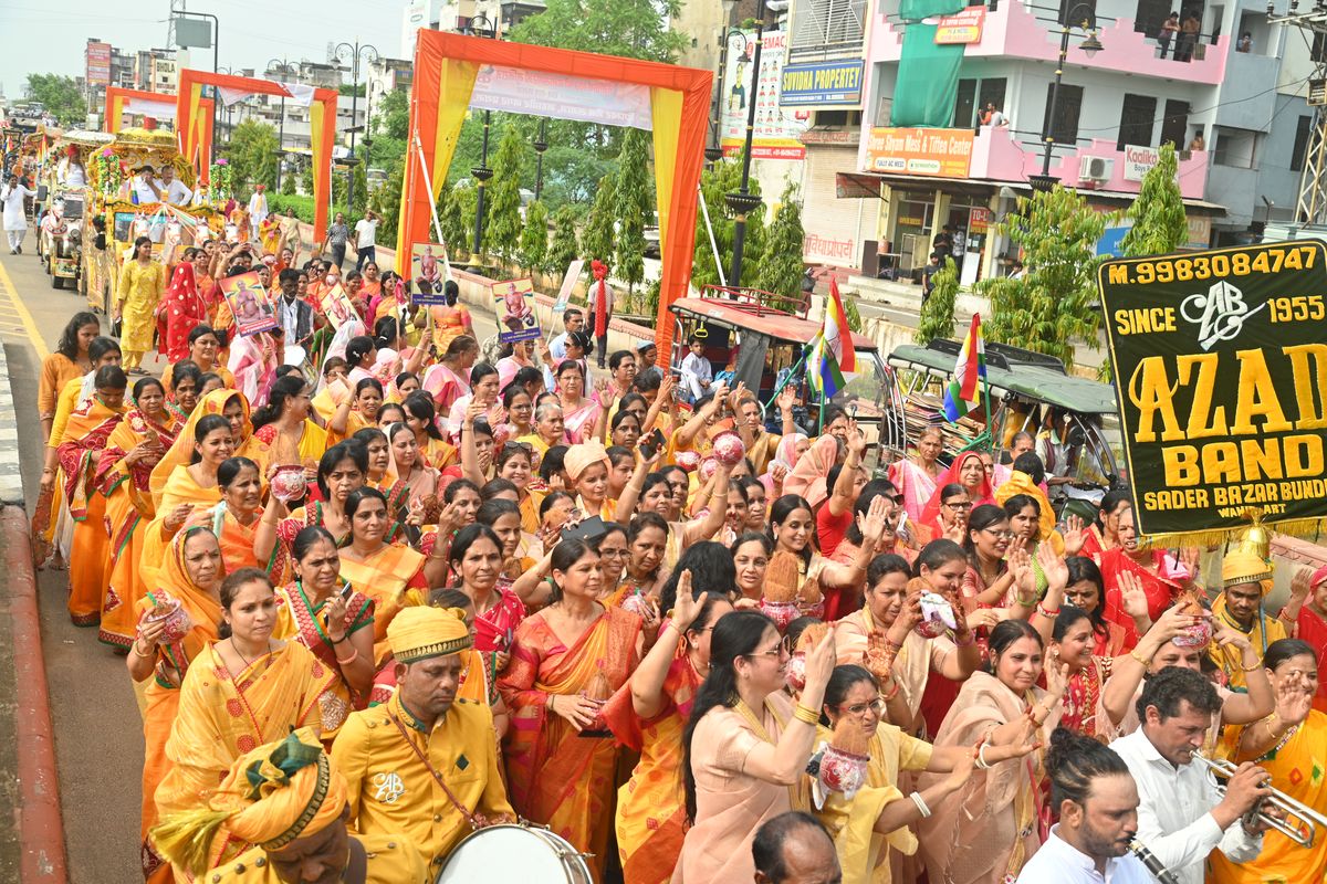 ChaturmasMahotsav :शोभायात्रा में उमड़े श्रद्धालु, चातुर्मास करेंगे आचार्य