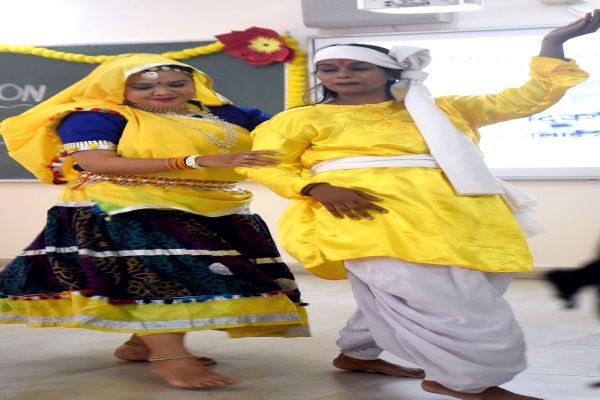 Collage Studenst Dance