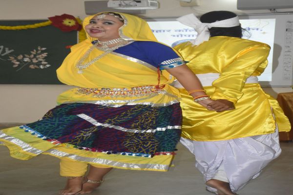 Collage Studenst Dance