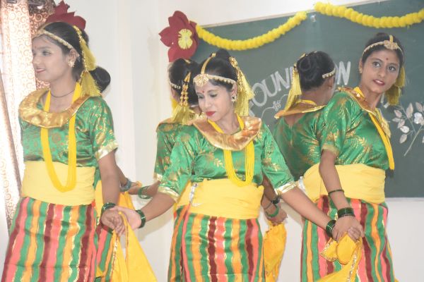 Collage Studenst Dance