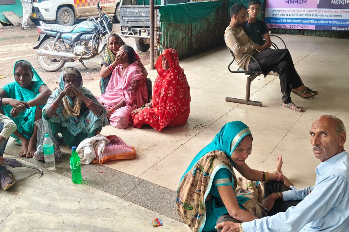 आइसीयू में जाने से पहले मां को निकाल कर दिए जेब में रखे रुपए, 10 मिनट बाद मिली
बेटे की लाश