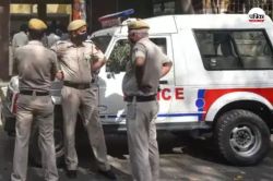 दिल्‍ली की कुख्यात ड्रग डीलर पर एक्शन, 14 लाख कैश समेत 550 पैकेट हेरोइन जब्त - image