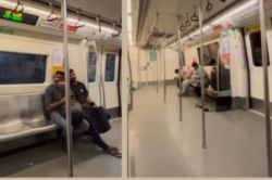 Delhi Metro: मेट्रो में घुसते ही असहज हो गईं महिला यात्री, वीडियो शेयर कर बताई
आपबीती - image