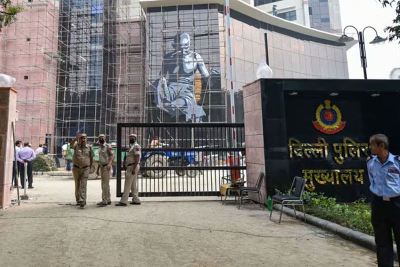 Crime: …तो दिल्ली पुलिस मुख्यालय में सुसाइड करेंगे नौ लोग, बेटी की मौत पर कार्रवाई न होने से खफा परिवार ने दी धमकी