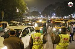 दिल्ली में पुराने वाहनों को सीज करने के फैसले पर सरकार का यू-टर्न, जानें क्या
कहा - image