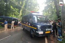 Dharmasthala mass grave case: धर्मस्थल में शवों को सामूहिक रूप से दफनाने के
मामले SIT ने छठे कब्रिस्तान से हड्डियां की बरामद - image