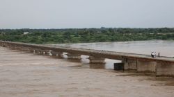 Chambal River : चंबल नदी में तेजी से बढ़ा पानी, खतरे से 5 मीटर ऊपर बहा पानी,
जिला प्रशासन अलर्ट - image
