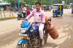 दिव्यांगता को बनाया ताकत, मेहनत और आत्मनिर्भरता की बने मिसाल - image