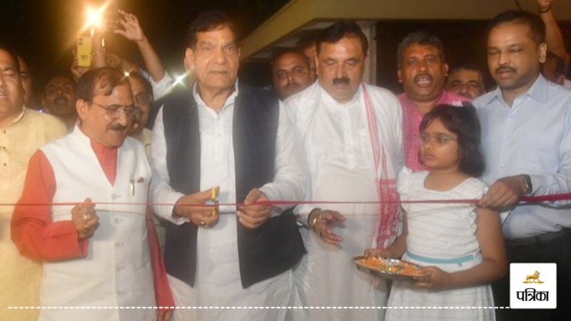 Energy minister got angry when power went out for 10 minutes In UP