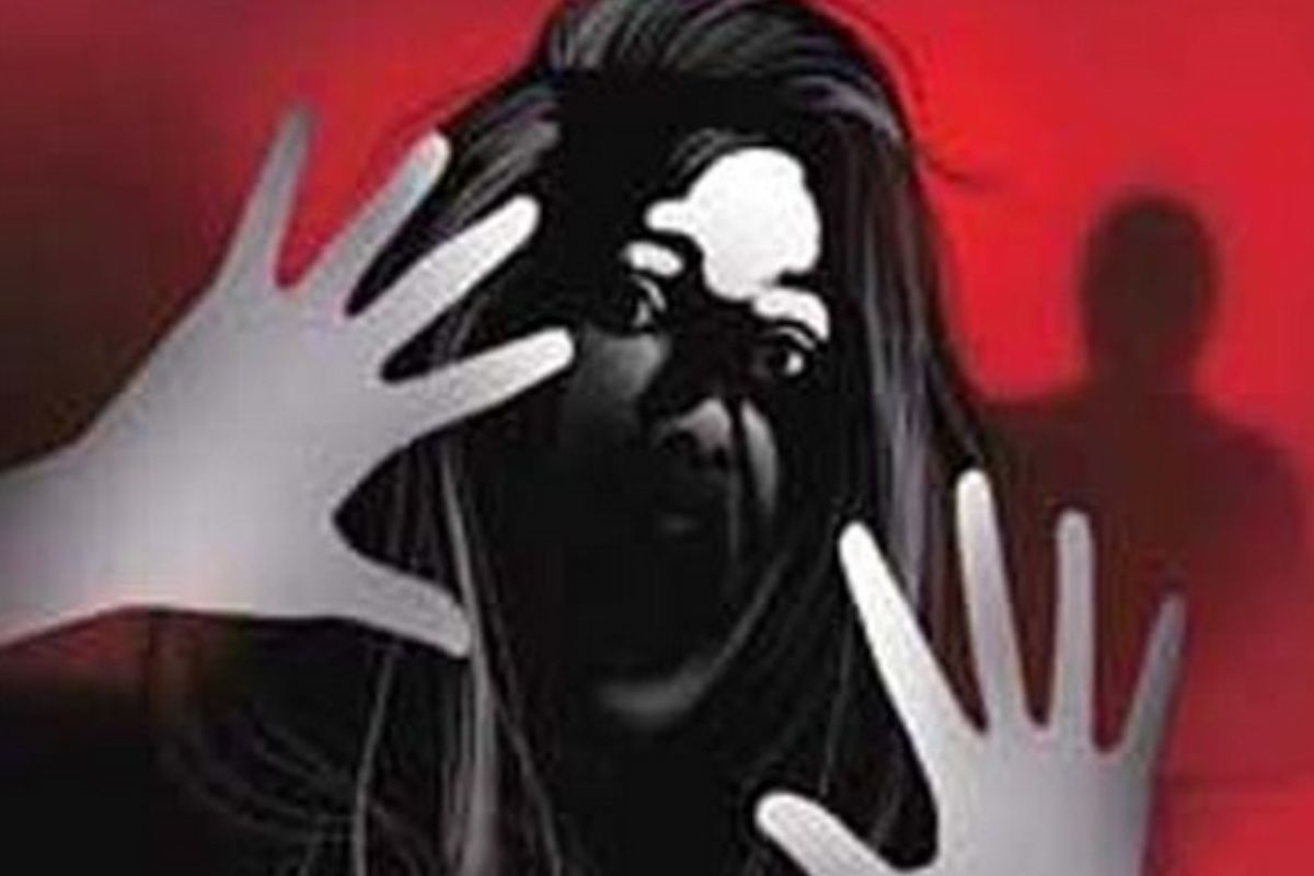 Mau News: शौच गई किशोरी के साथ सामूहिक दुष्कर्म, दो आरोपी गिरफ्तार