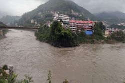 हिमाचल में बाढ़ को लेकर एक और बुलेटिन जारी, अब इन 2 जिलों में सावधान रहने की
अपील; पढ़ें IMD का लेटेस्ट अपडेट - image