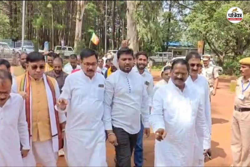 Congressmen in custody