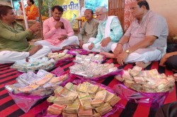 Rajasthan: गरुड़ पुराण कथा से मिली 19 लाख रुपए की राशि, कथावाचक ने किए गोशाला
में भेंट - image