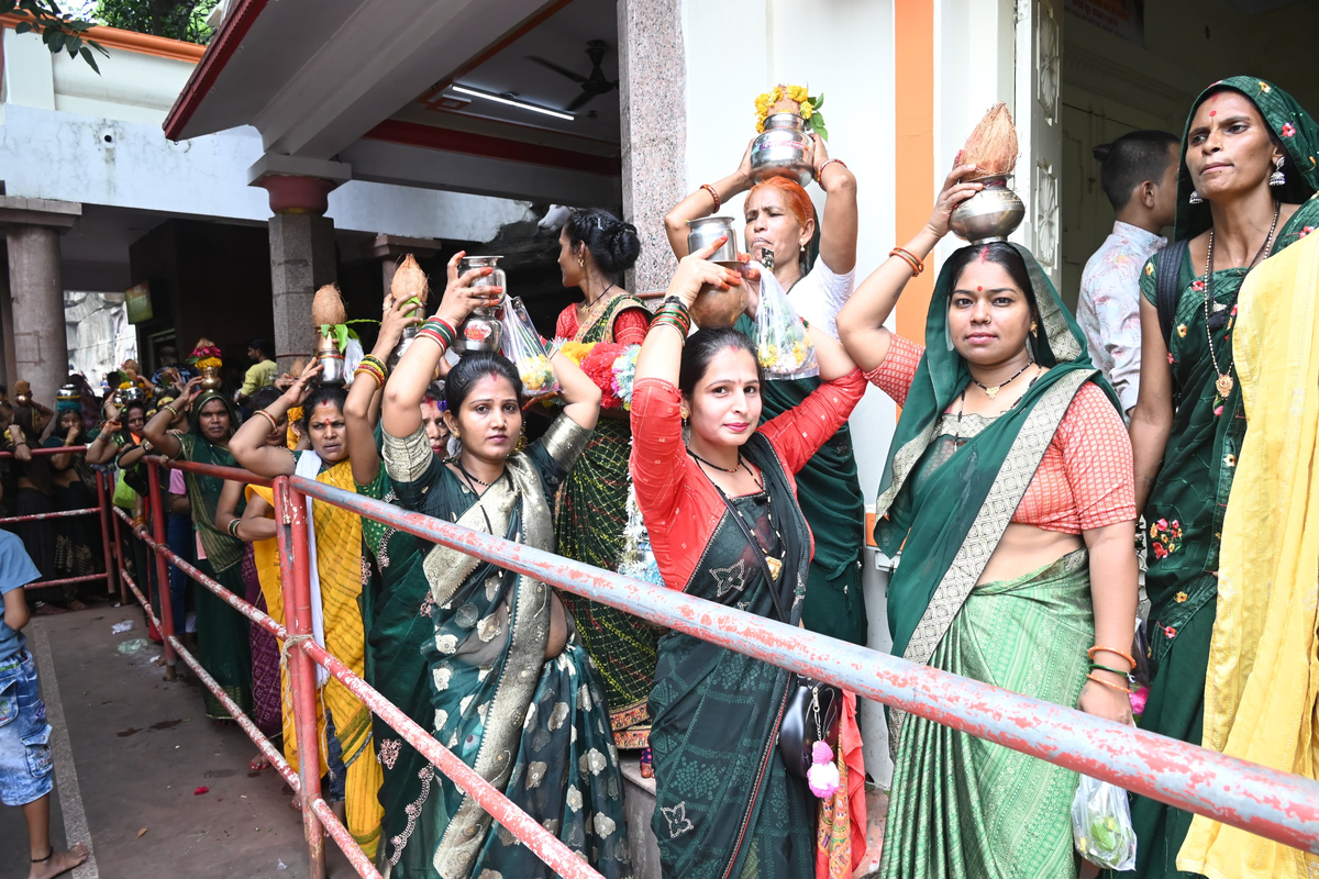 भोपाल सावन सोमवार के अवसर पर आज प्राचीन गुफा मंदिर में श्रद्धालुओं की उमड़ी भीड़
।